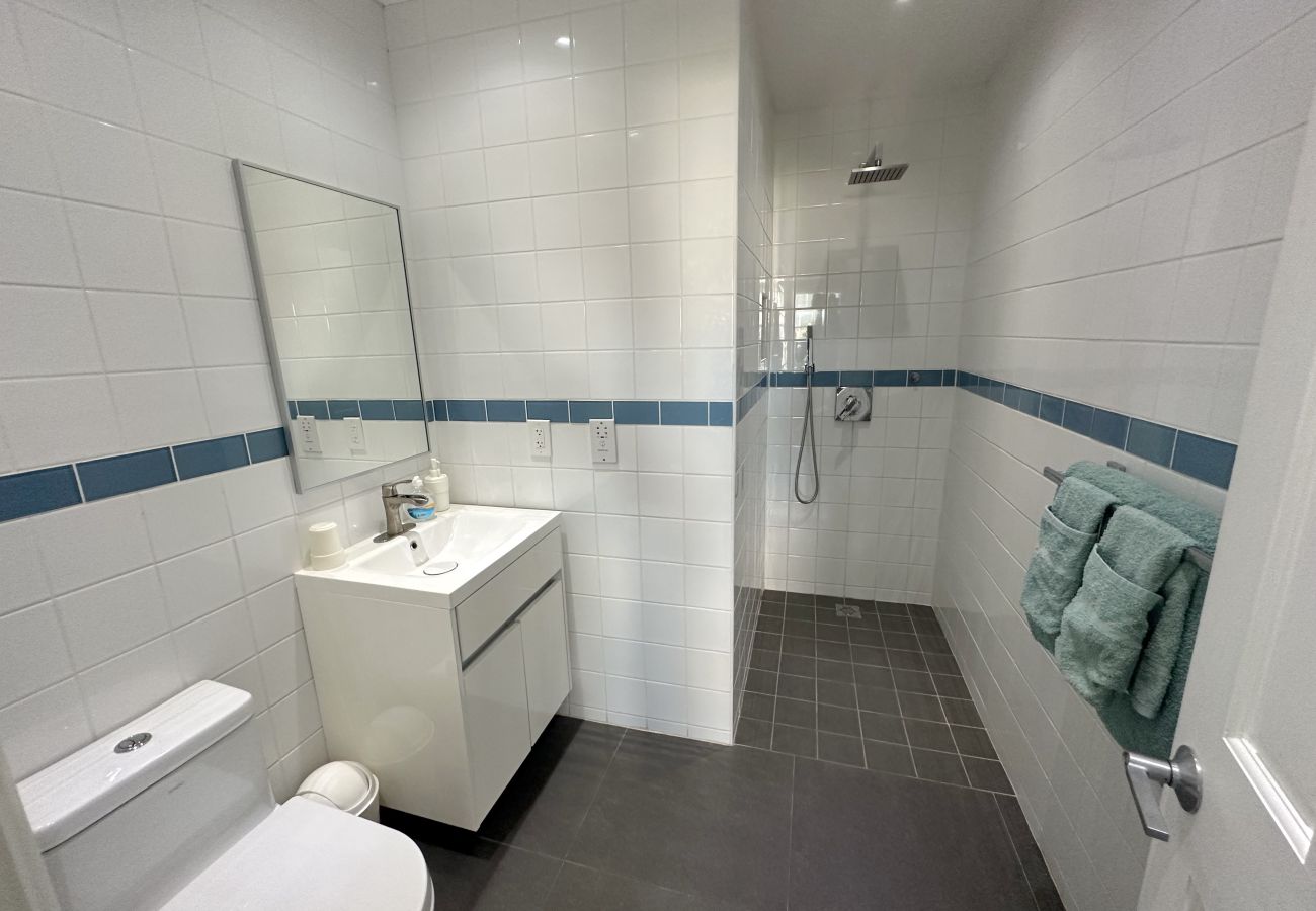 Villa in Jolly Harbour - Stylish Waterfront Escape 