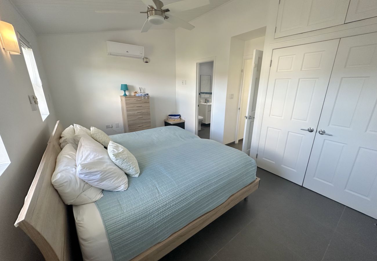 Villa in Jolly Harbour - Stylish Waterfront Escape 