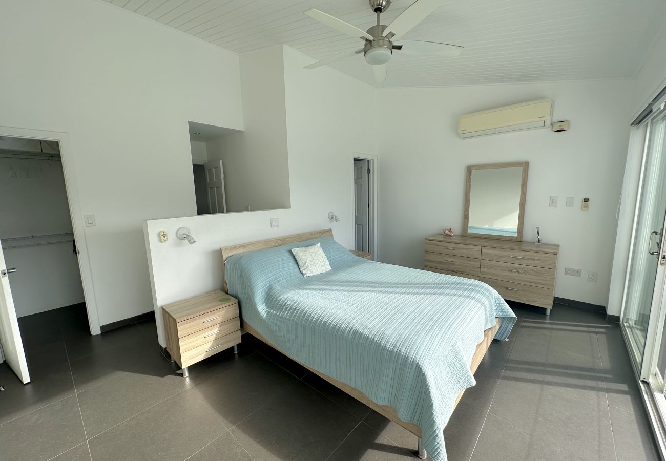 Villa in Jolly Harbour - Stylish Waterfront Escape 