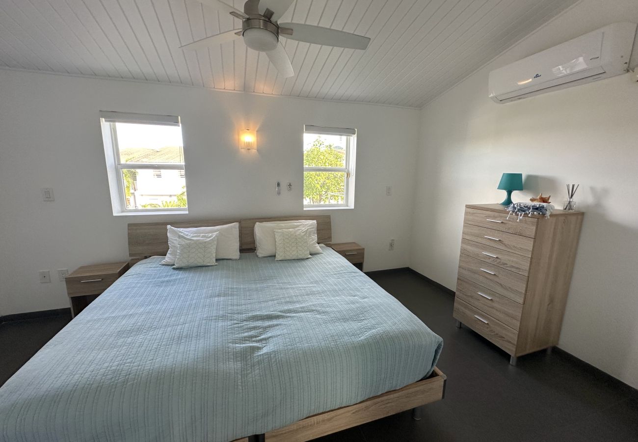 Villa in Jolly Harbour - Stylish Waterfront Escape 