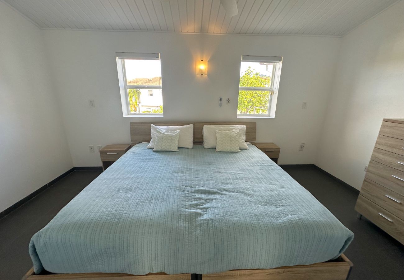 Villa in Jolly Harbour - Stylish Waterfront Escape 