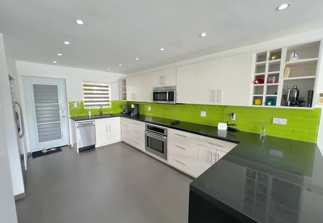 Villa in Jolly Harbour - Stylish Waterfront Escape 