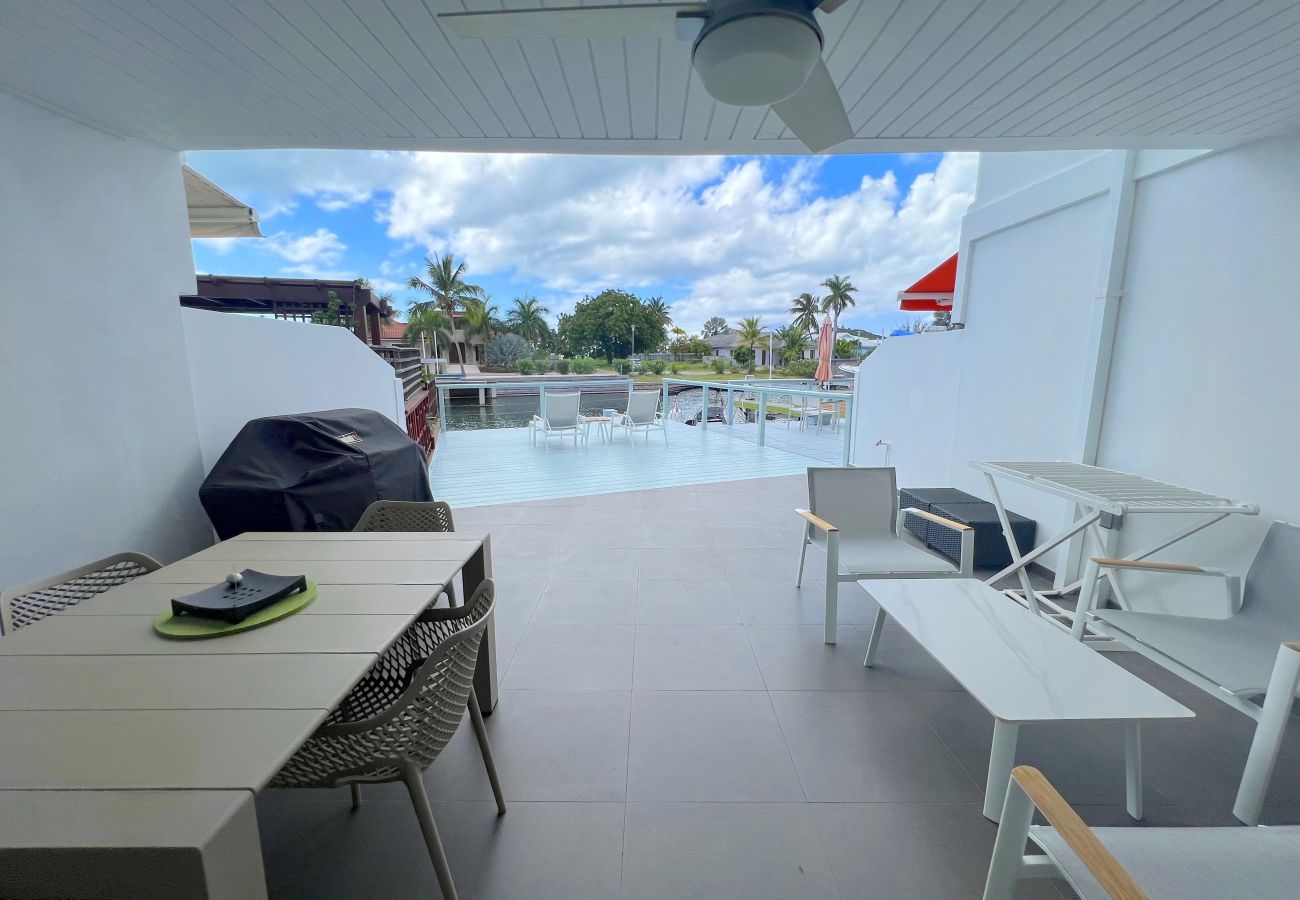 Villa in Jolly Harbour - Stylish Waterfront Escape 