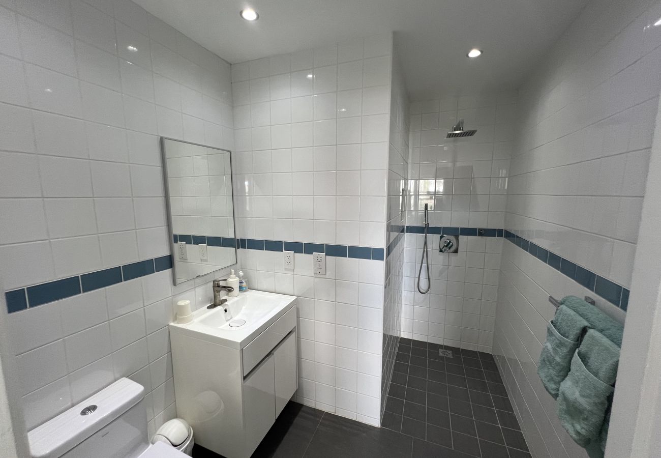 Villa in Jolly Harbour - Stylish Waterfront Escape 