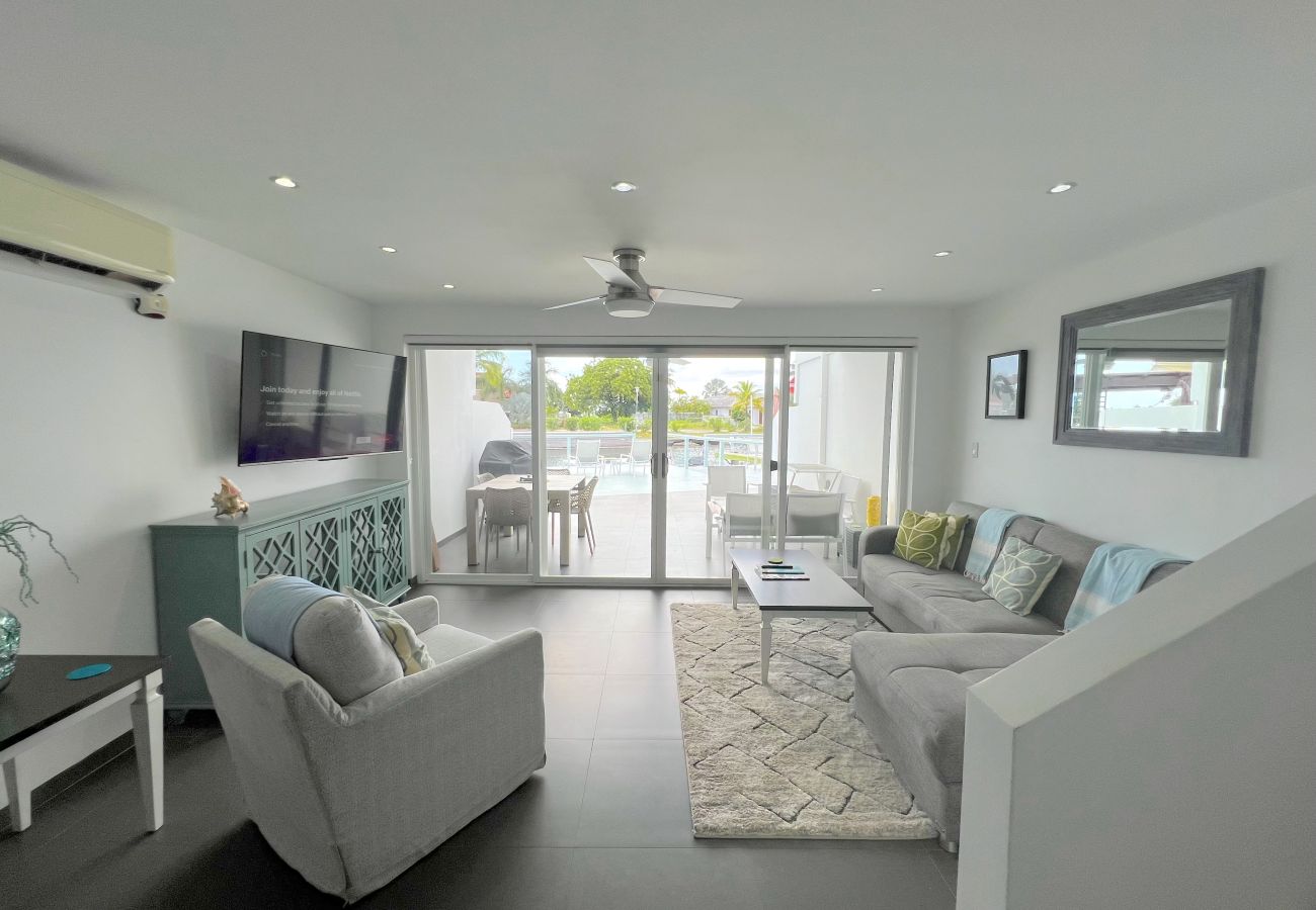 Villa in Jolly Harbour - Stylish Waterfront Escape 