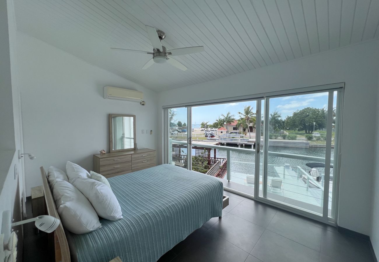 Villa in Jolly Harbour - Stylish Waterfront Escape 