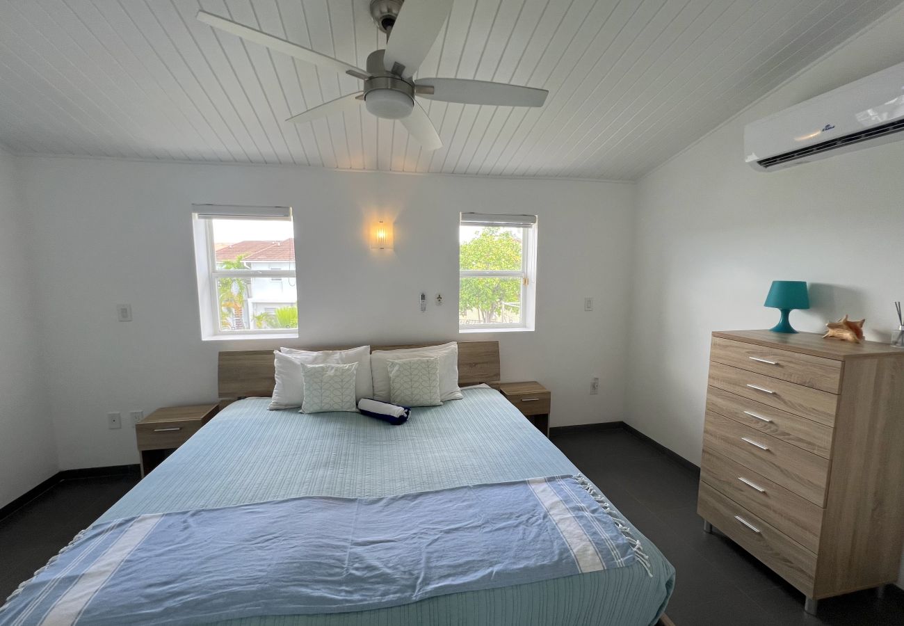 Villa in Jolly Harbour - Stylish Waterfront Escape 