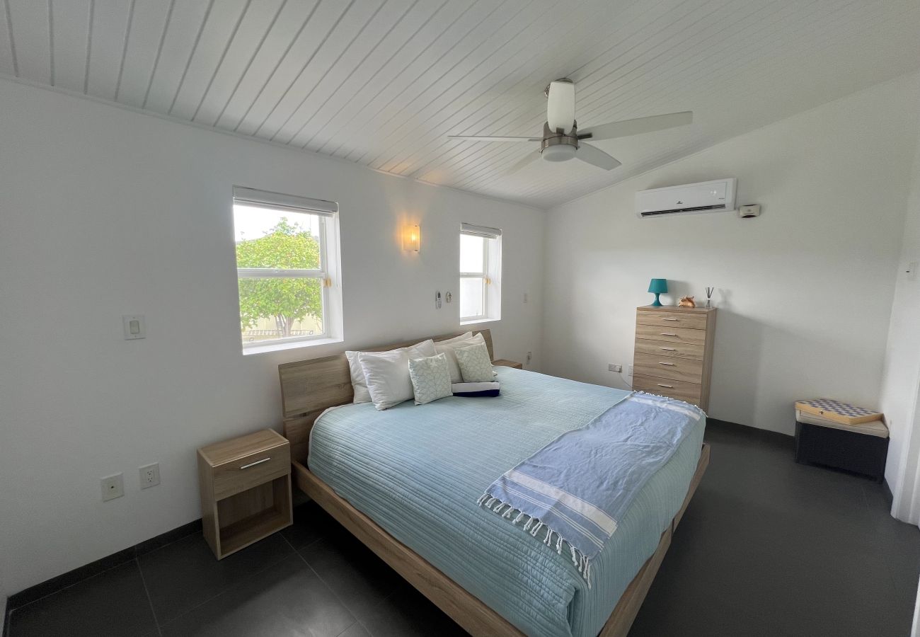 Villa in Jolly Harbour - Stylish Waterfront Escape 