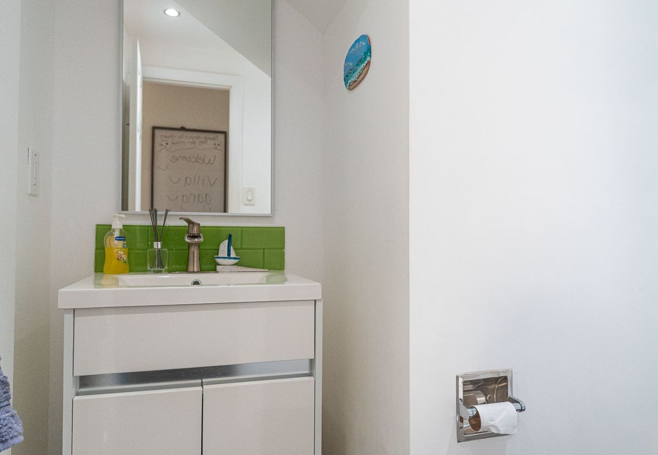 Villa in Jolly Harbour - Stylish Waterfront Escape 