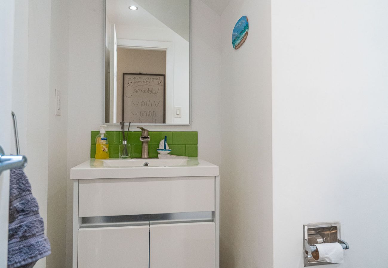 Villa in Jolly Harbour - Stylish Waterfront Escape 