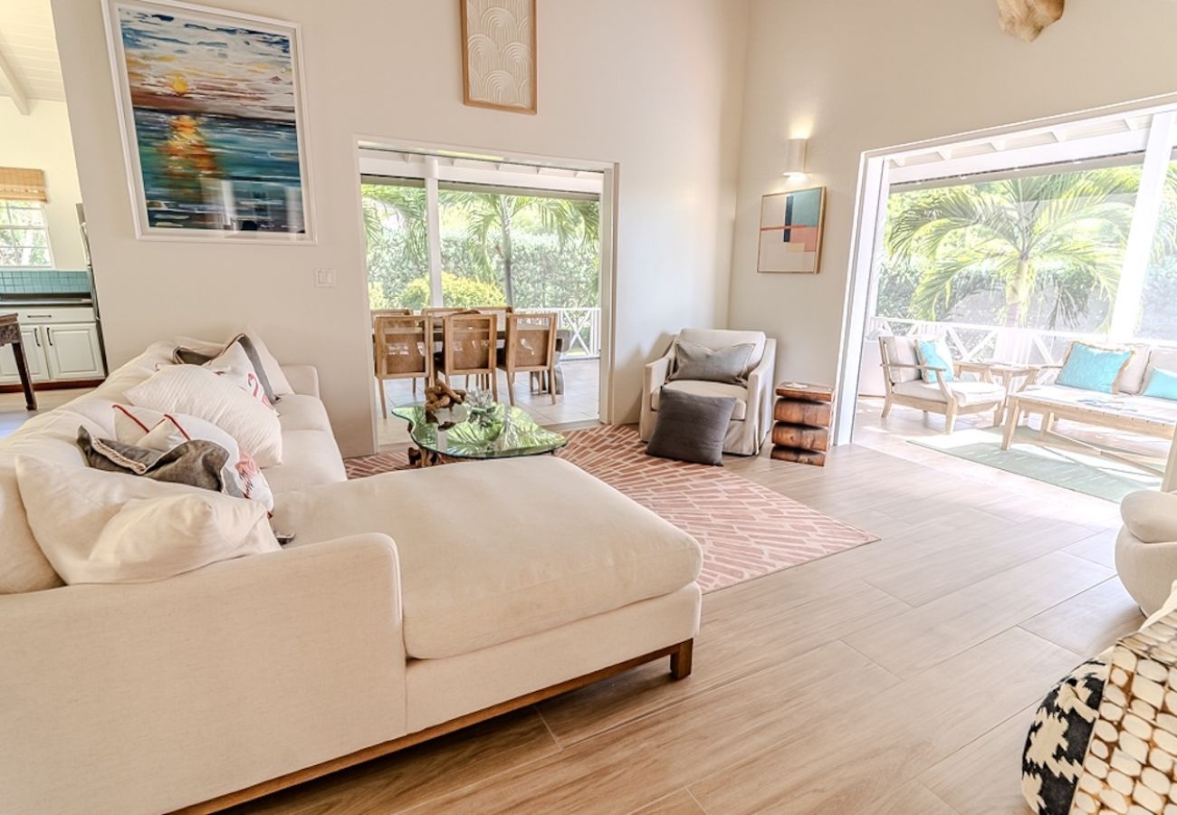 Villa in Jolly Harbour - Idyllic Tropical Retreat