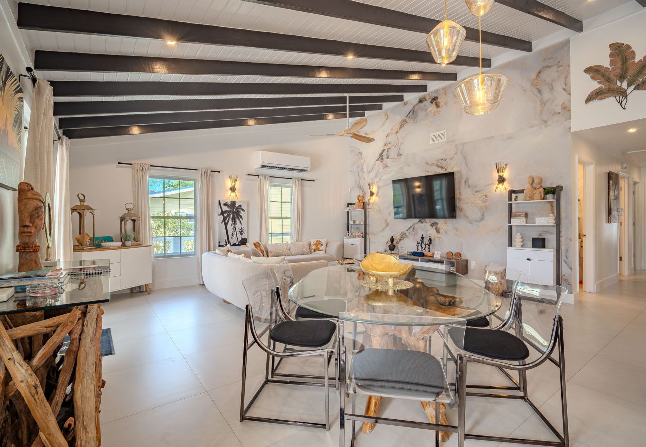 Villa in Jolly Harbour - Boutique Barefoot Luxury