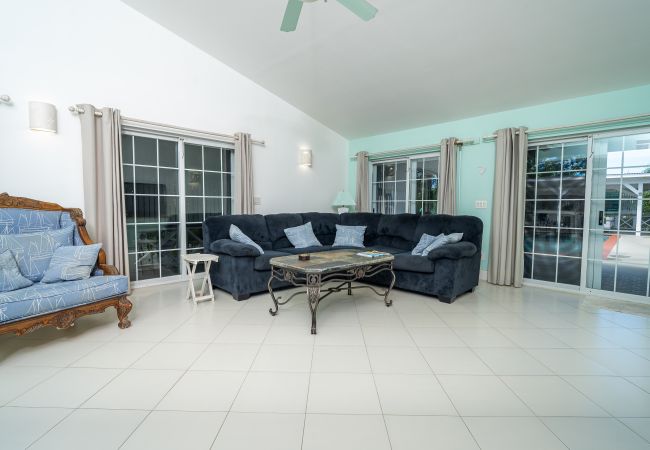 Villa in Jolly Harbour - Private Pool Tropical Escape Villa in Jolly Harbour - Private Pool Tropical Escape