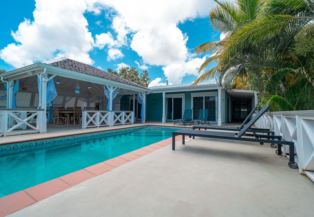 Villa in Jolly Harbour - Private Pool Tropical Escape