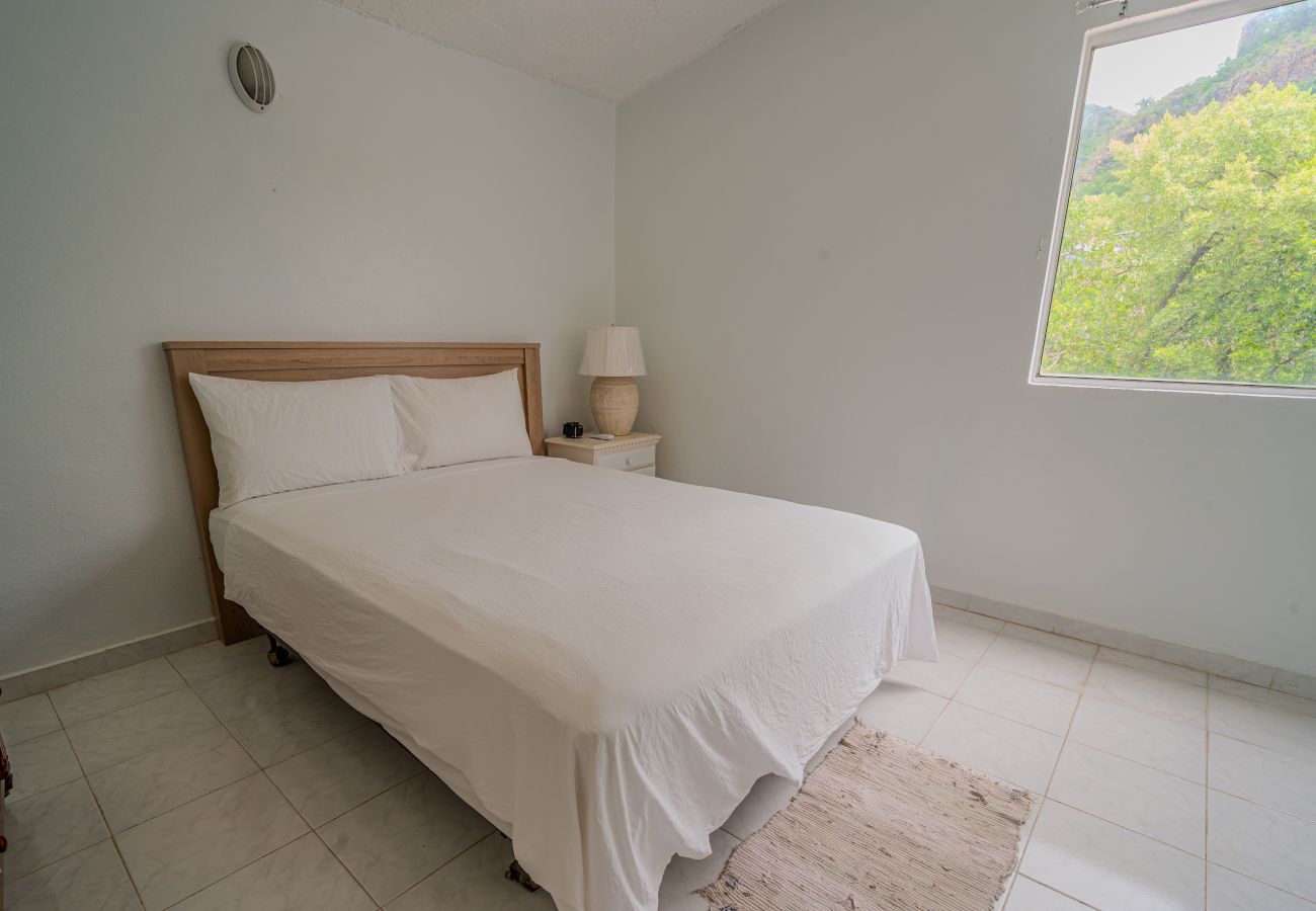 Villa in Jolly Harbour - Convenient Waterfront Villa