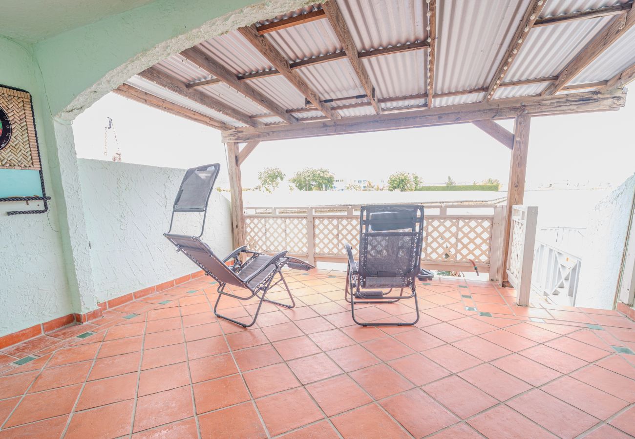 Villa in Jolly Harbour - Convenient Waterfront Villa