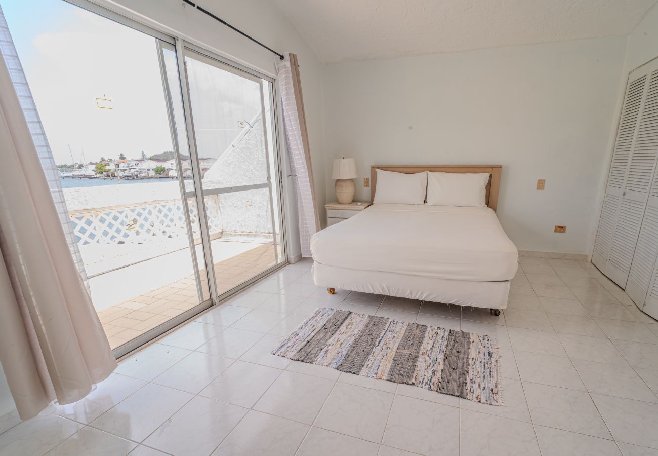 Villa in Jolly Harbour - Convenient Waterfront Villa
