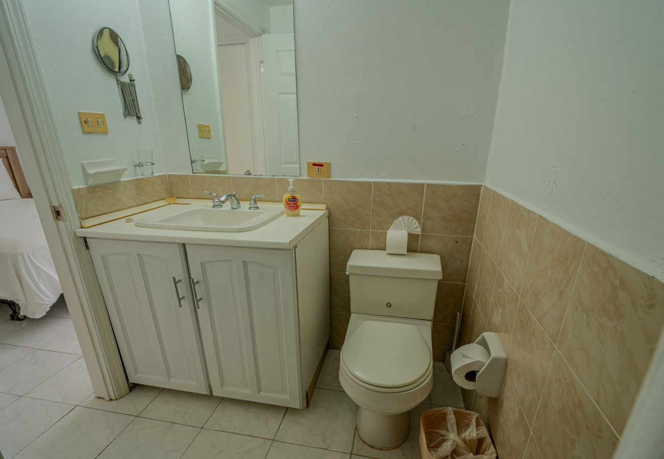 Villa in Jolly Harbour - Convenient Waterfront Villa