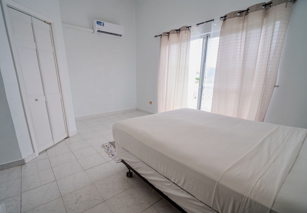 Villa in Jolly Harbour - Convenient Waterfront Villa