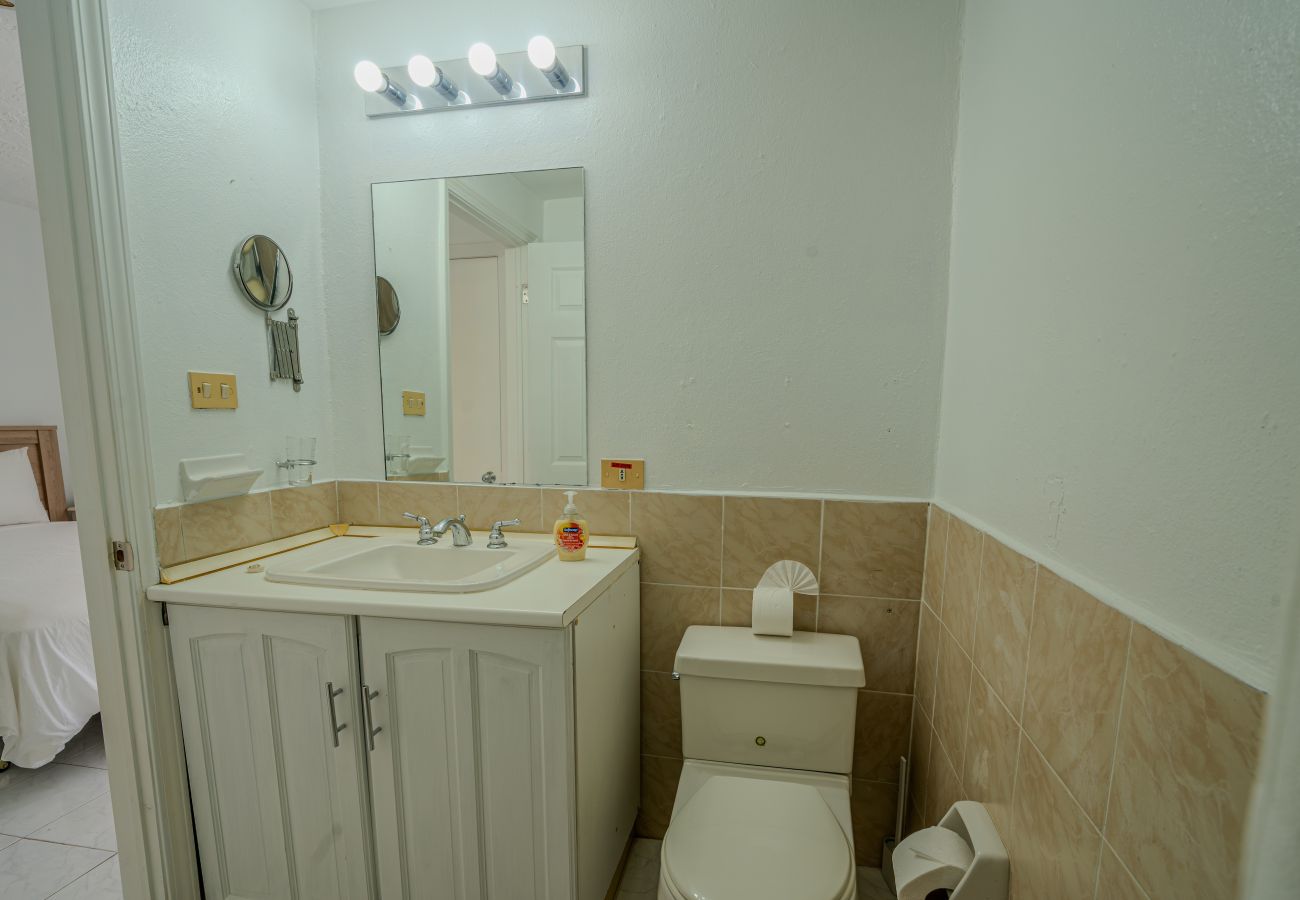 Villa in Jolly Harbour - Convenient Waterfront Villa