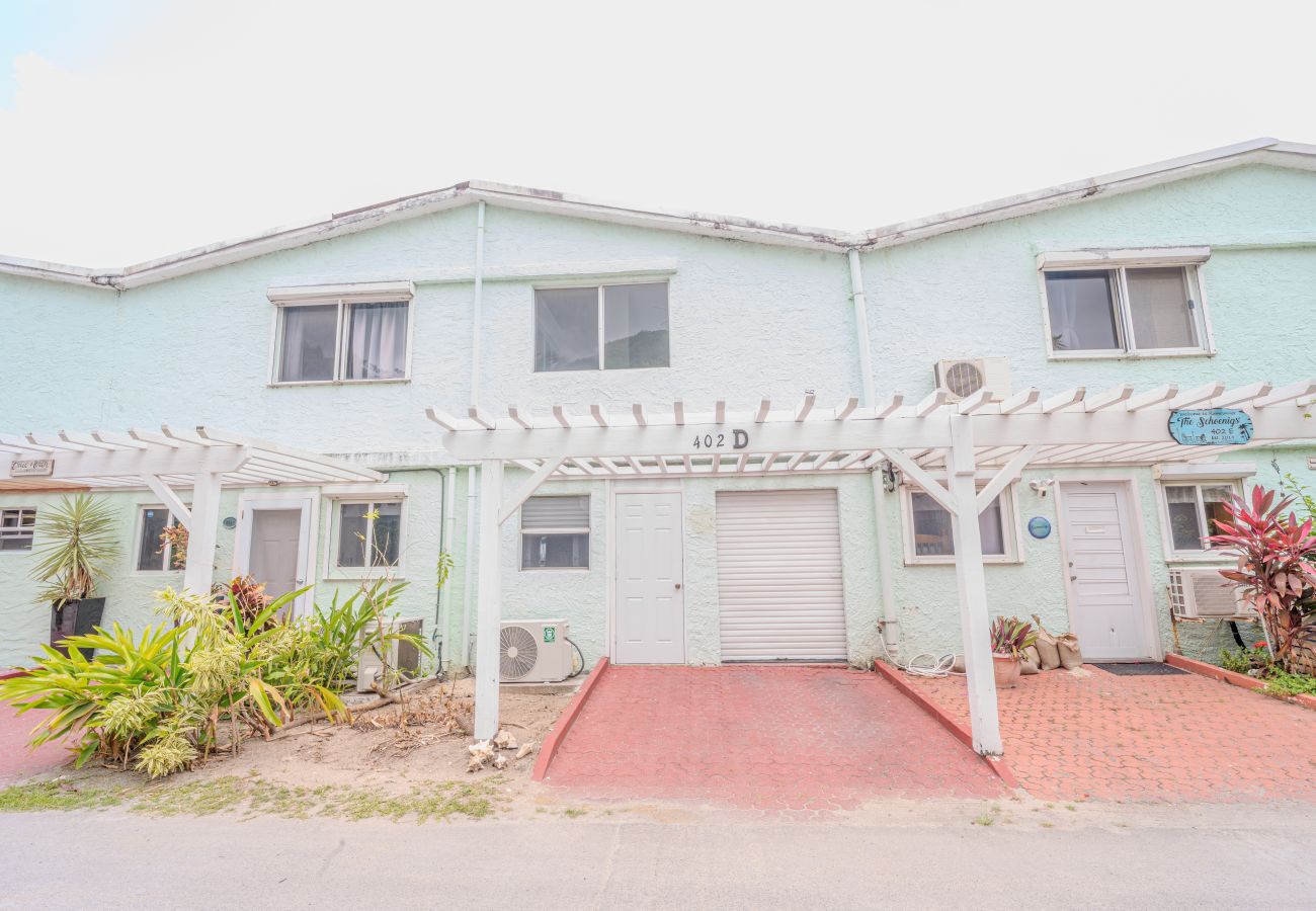 Villa in Jolly Harbour - Convenient Waterfront Villa