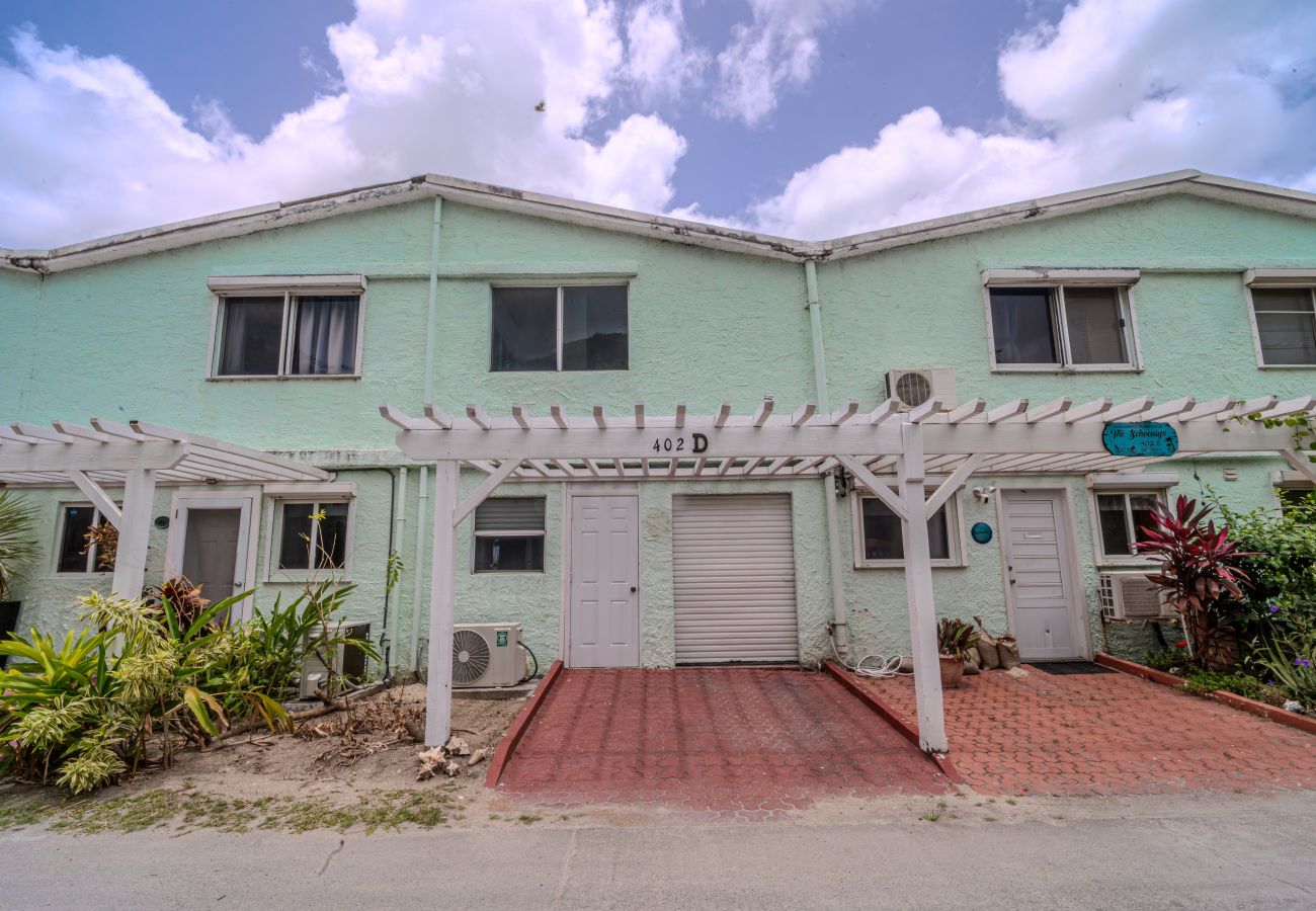 Villa in Jolly Harbour - Convenient Waterfront Villa