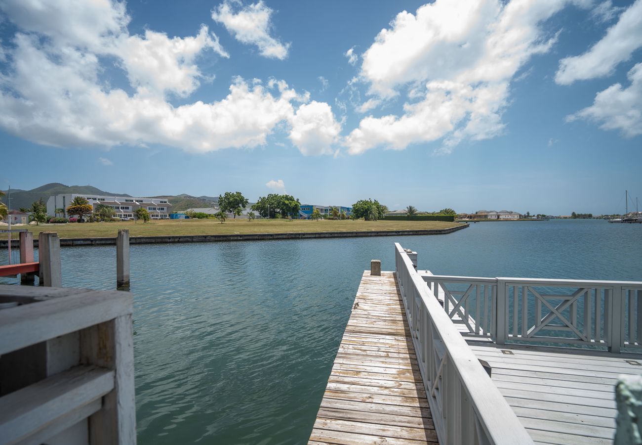 Villa in Jolly Harbour - Convenient Waterfront Villa
