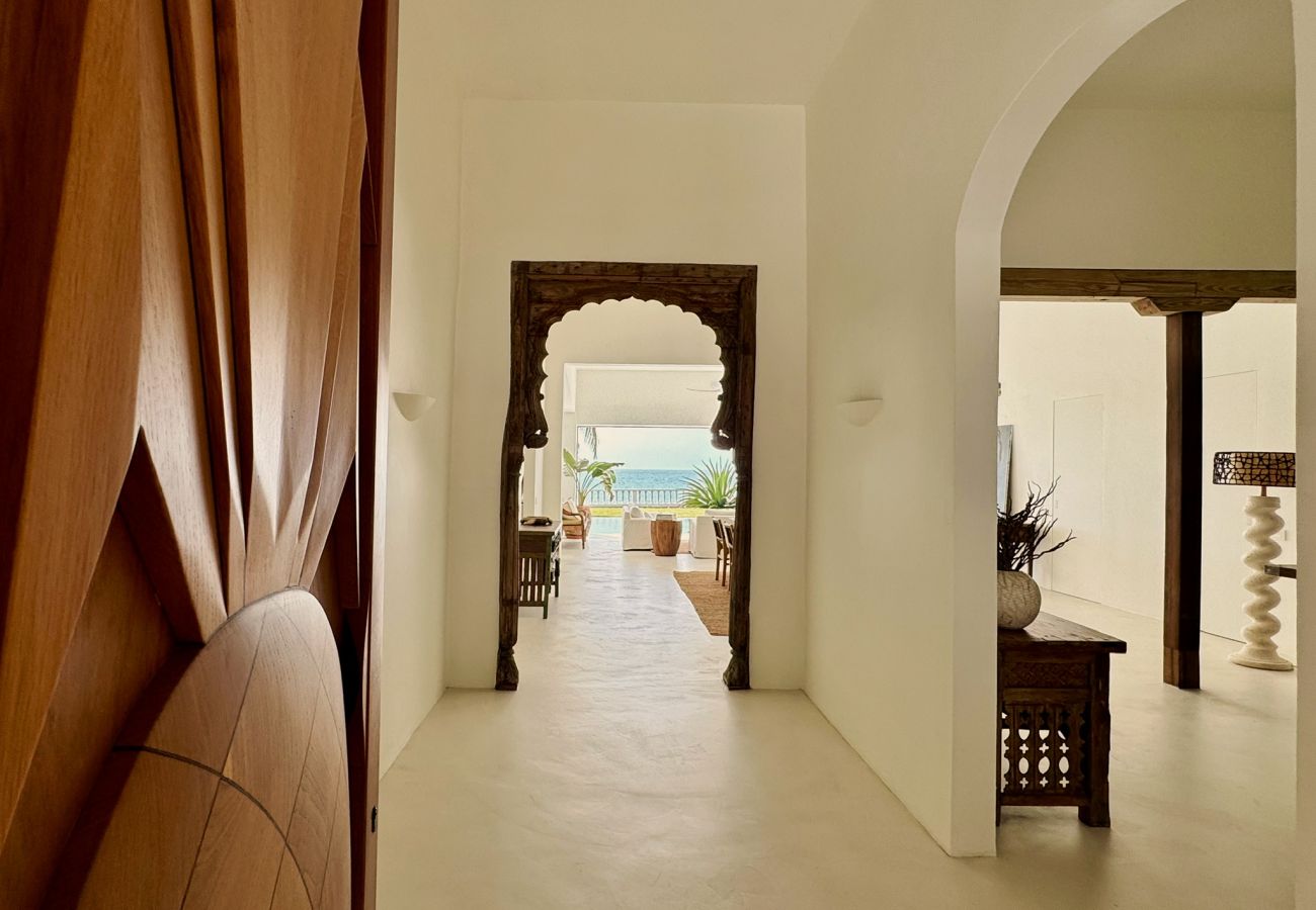Villa in Crosbies - Refined Ocean Hideaway 