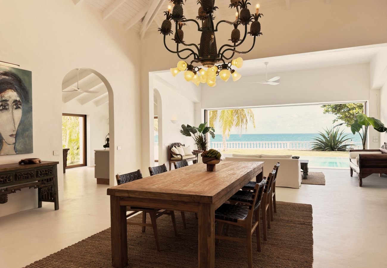 Villa in Crosbies - Refined Ocean Hideaway 