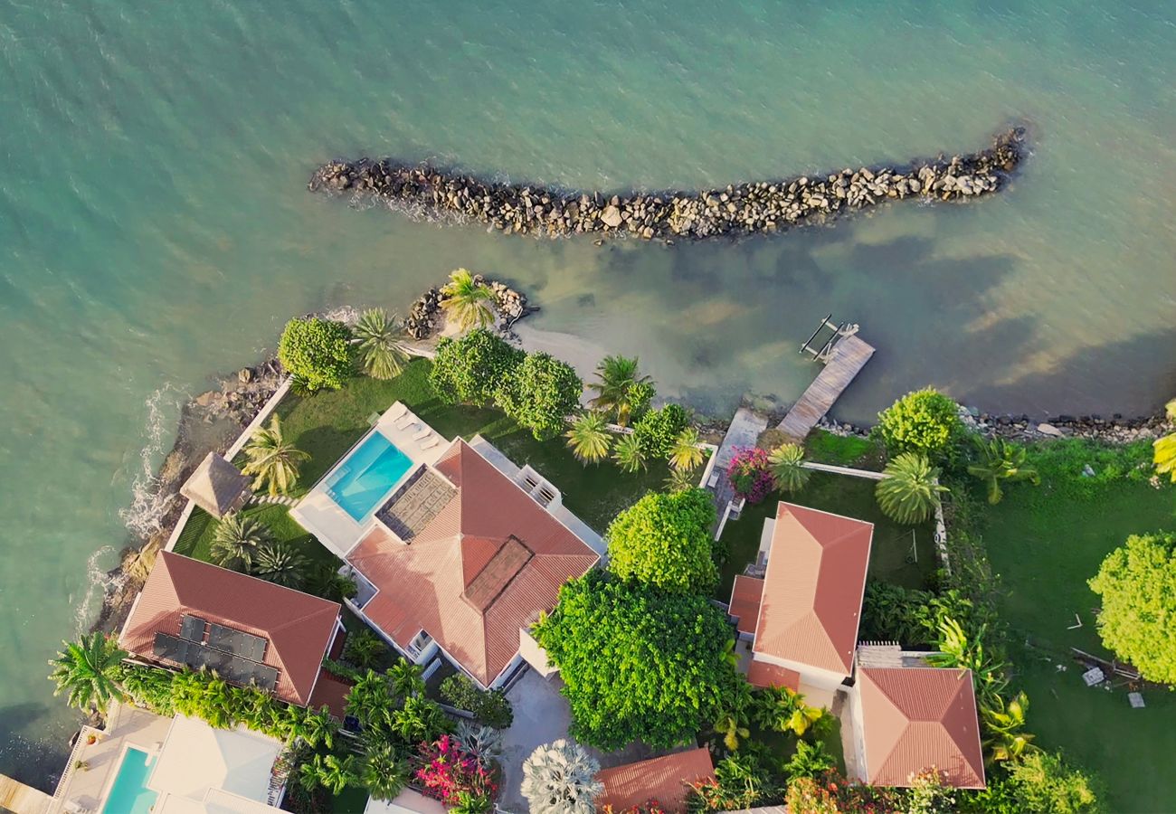 Villa in Crosbies - Refined Ocean Hideaway 