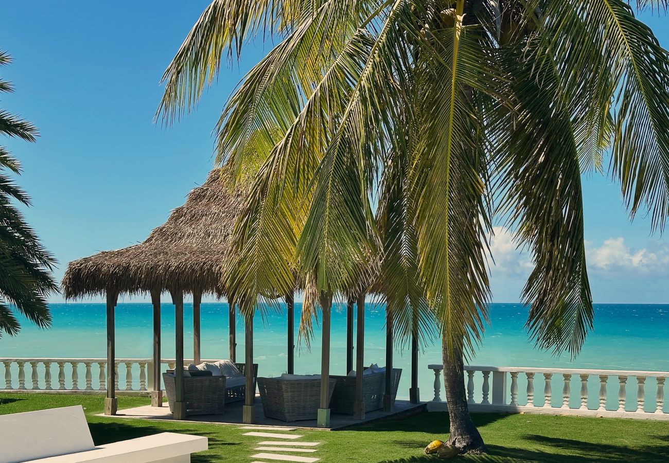 Villa in Crosbies - Refined Ocean Hideaway 