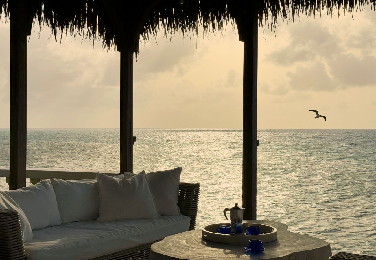 Villa in Crosbies - Refined Ocean Hideaway 