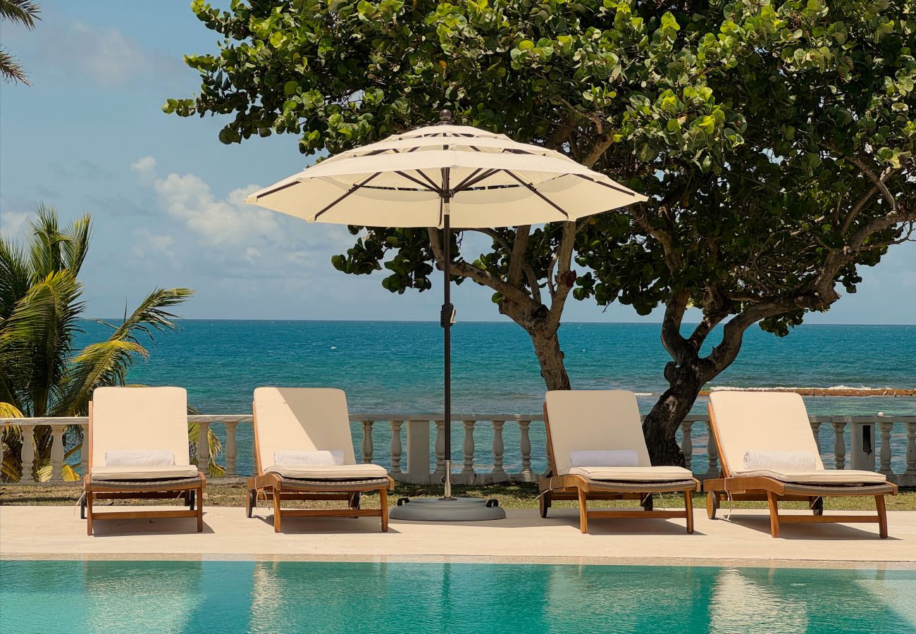 Villa in Crosbies - Refined Ocean Hideaway 