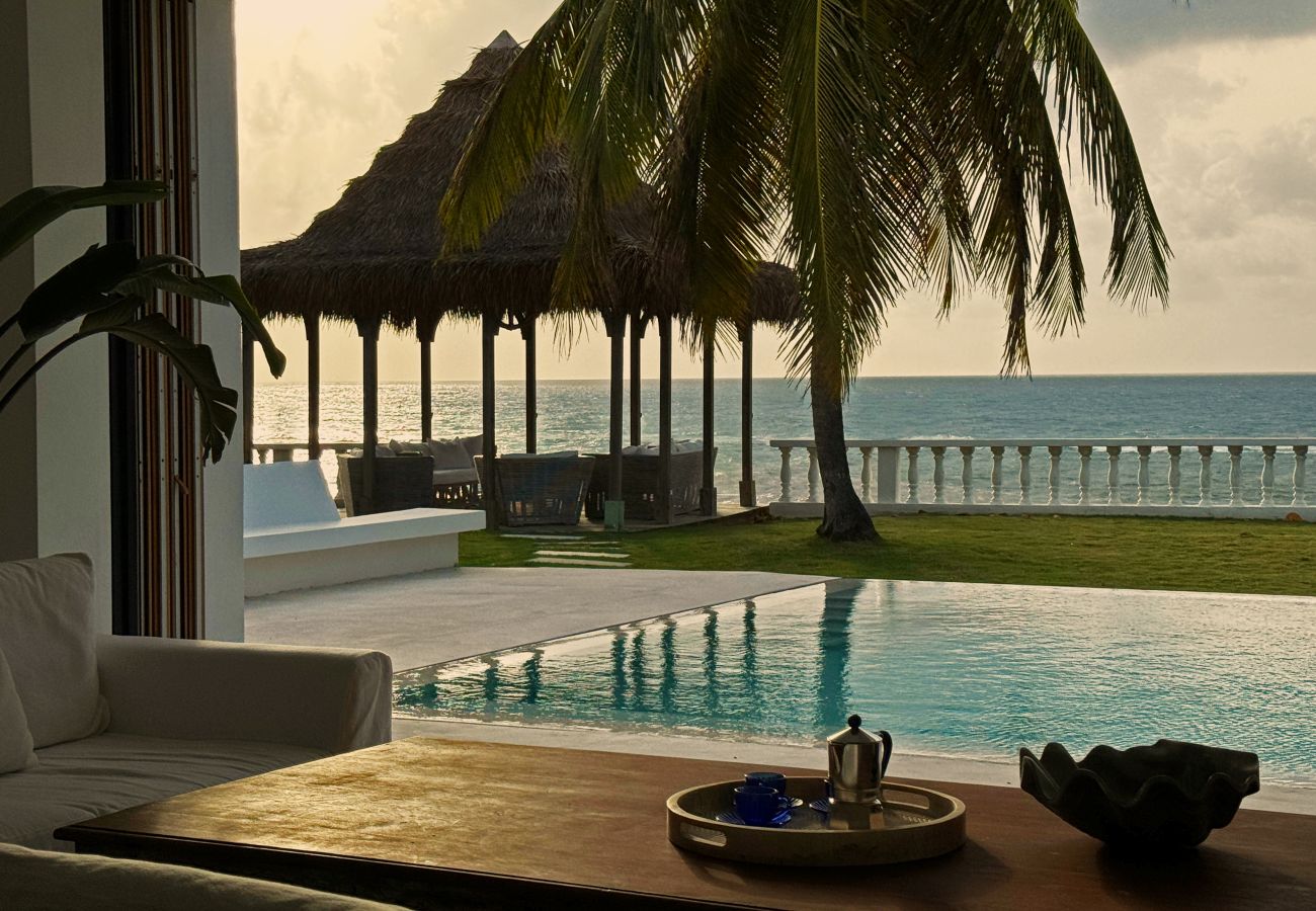 Villa in Crosbies - Refined Ocean Hideaway 