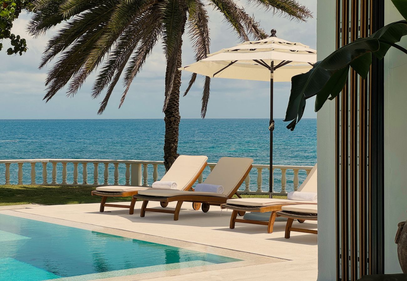 Villa in Crosbies - Refined Ocean Hideaway 