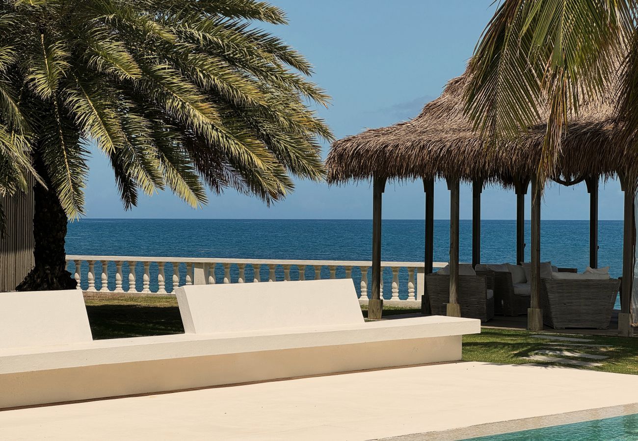 Villa in Crosbies - Refined Ocean Hideaway 