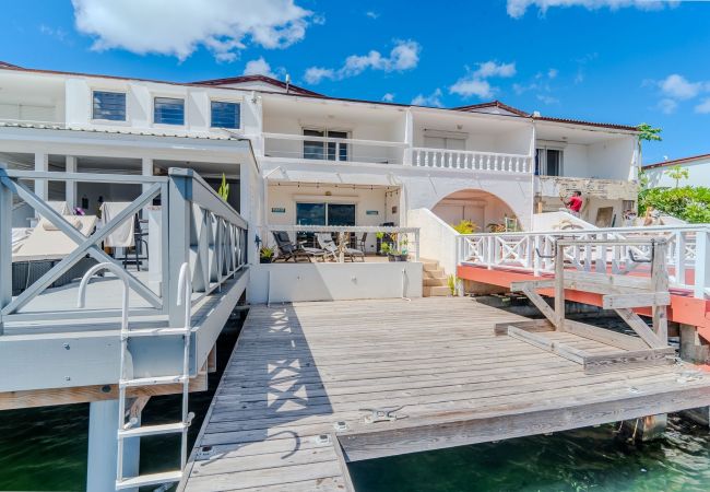 Villa in Jolly Harbour - Modern Luxury Escape