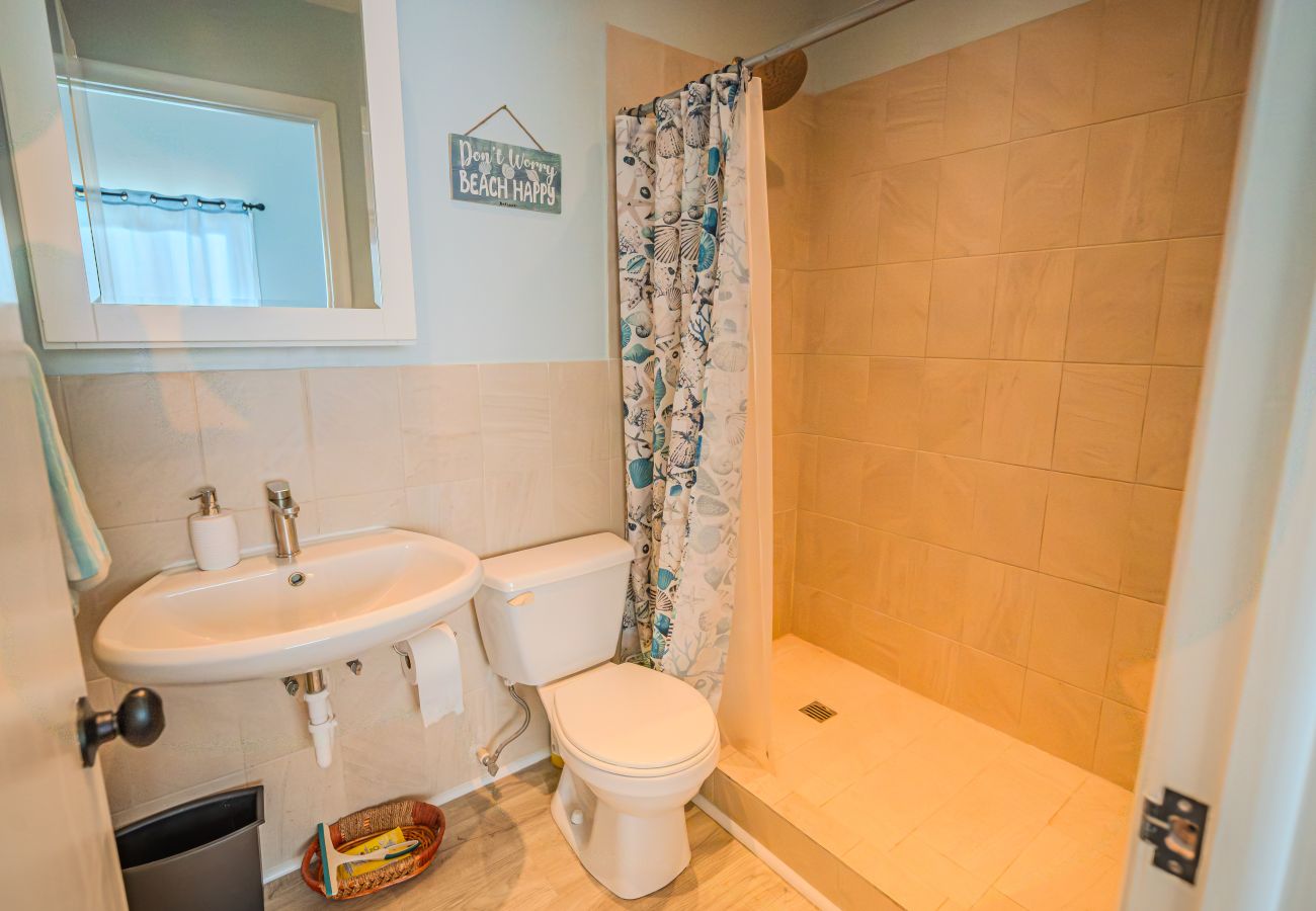 Villa in Jolly Harbour - Modern Luxury Escape