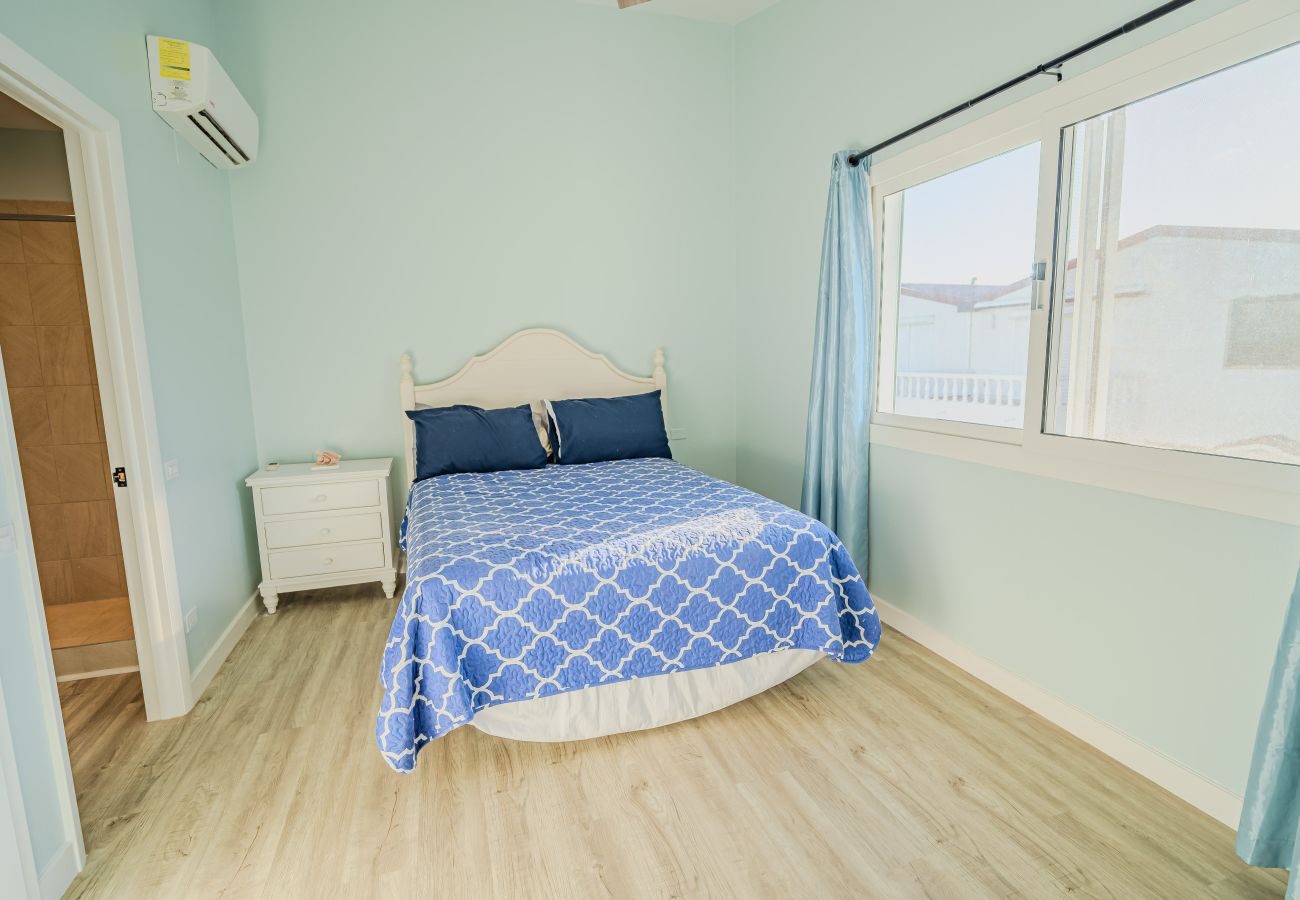Villa in Jolly Harbour - Modern Luxury Escape