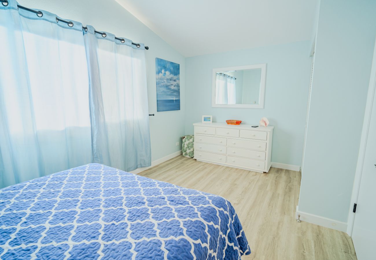 Villa in Jolly Harbour - Modern Luxury Escape
