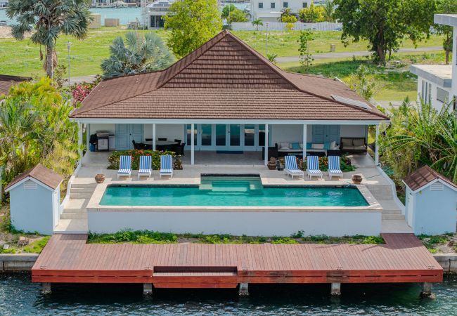 Villa in Jolly Harbour - Villa Flora
