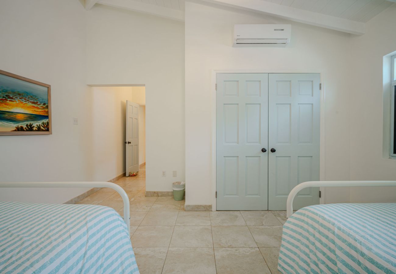 Villa in Jolly Harbour - Villa Flora