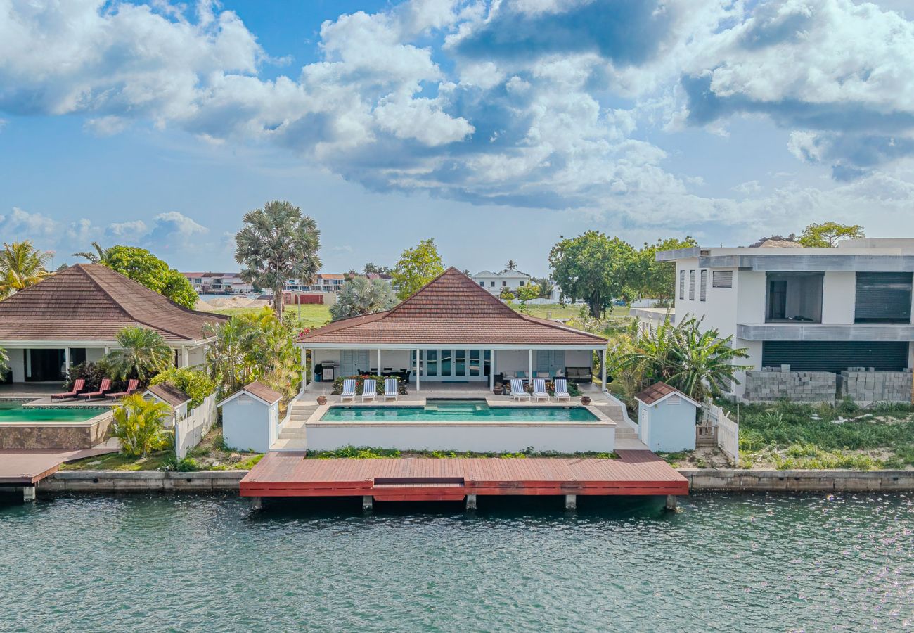 Villa in Jolly Harbour - Villa Flora