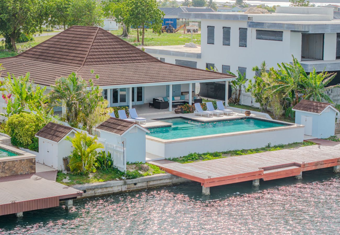 Villa in Jolly Harbour - Villa Flora