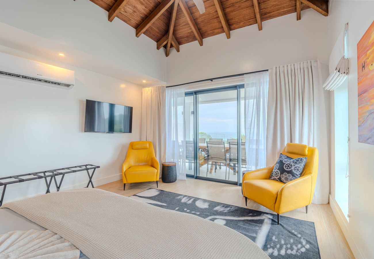 Villa in Jolly Harbour - High Ground Villa 