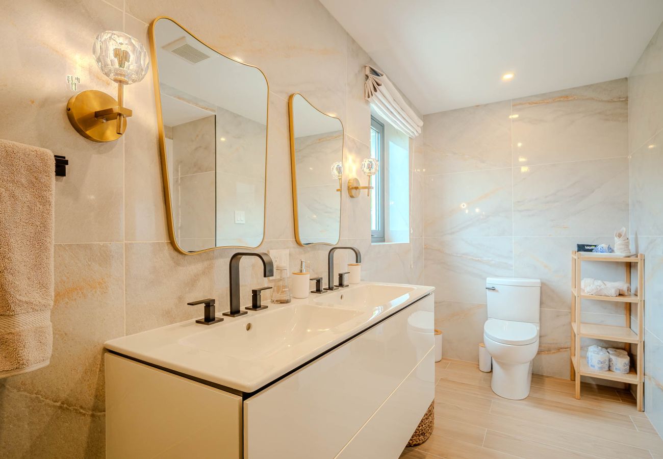 Villa in Jolly Harbour - High Ground Villa 
