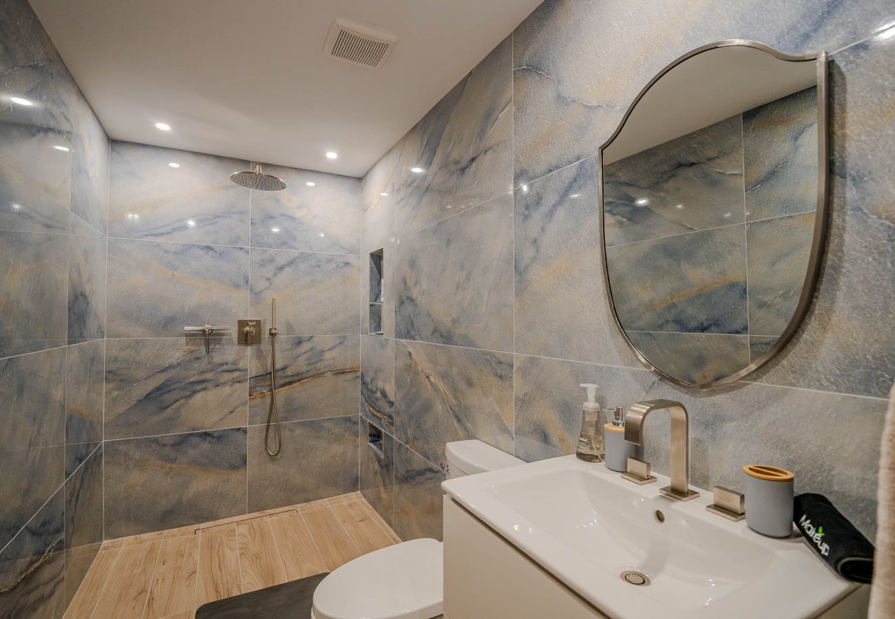 Villa in Jolly Harbour - High Ground Villa 