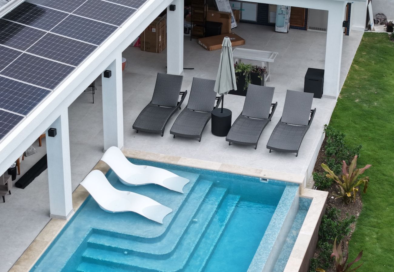 Villa in Jolly Harbour - High Ground Villa 